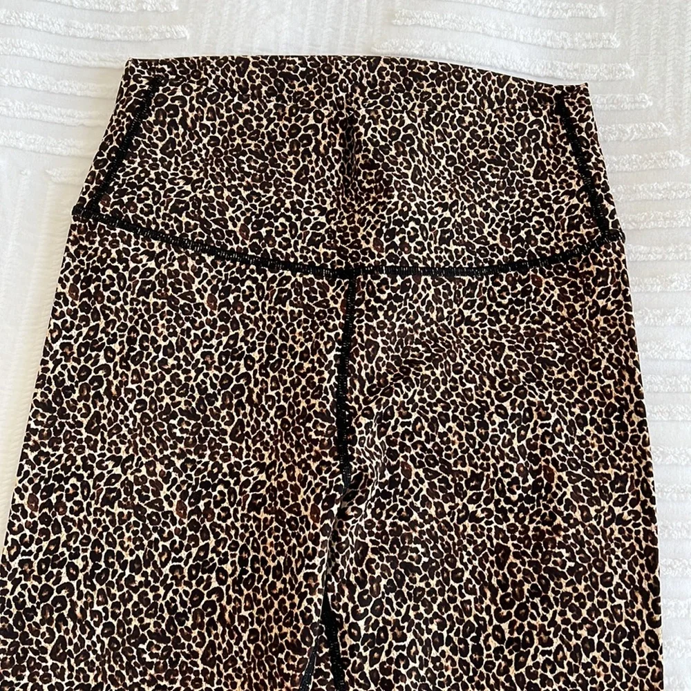 Varley Leopard Workout Set - Picture 13 of 14